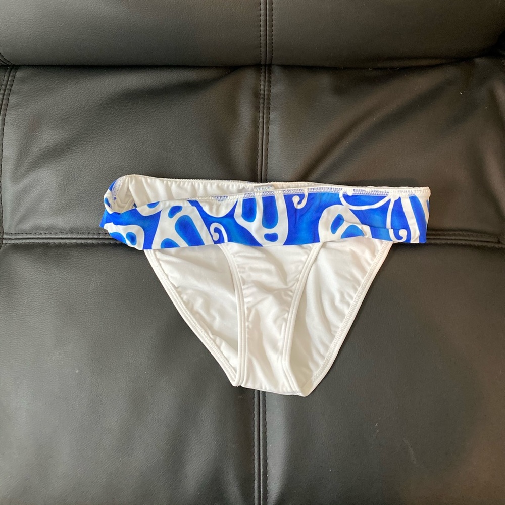 Bikini bottoms white and blue